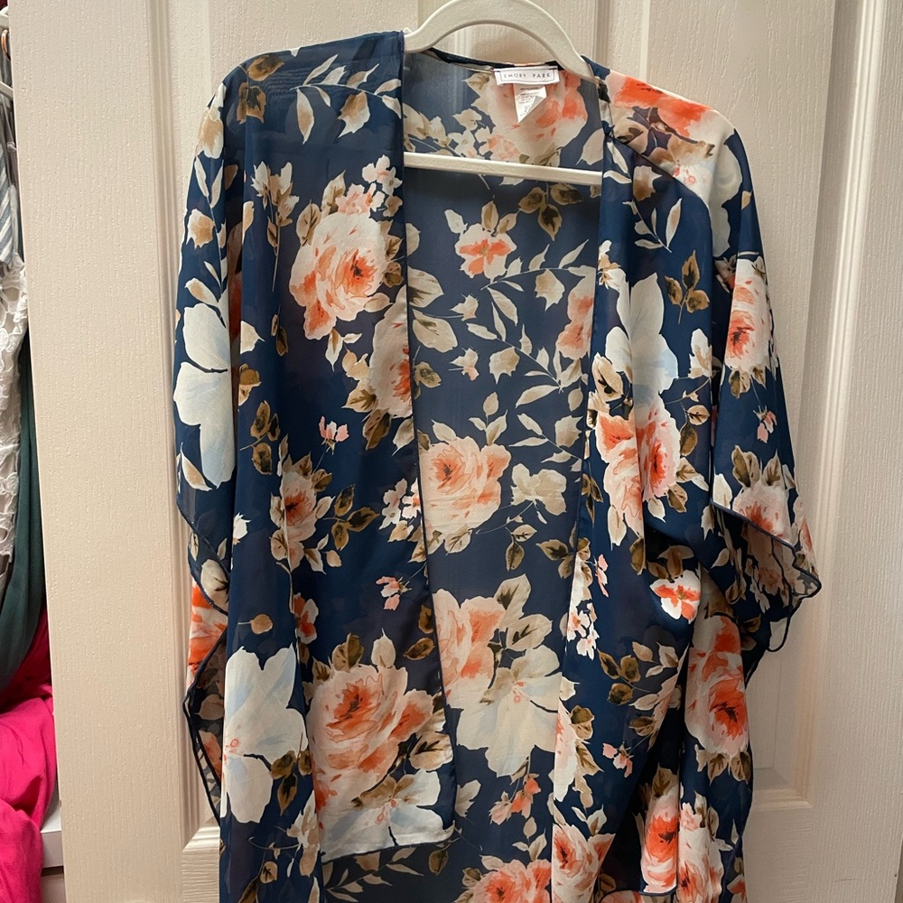 Size S NWOT Emory Park Blue and Pink Floral Kimono